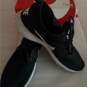 Nike Women's Black and White Sneakers